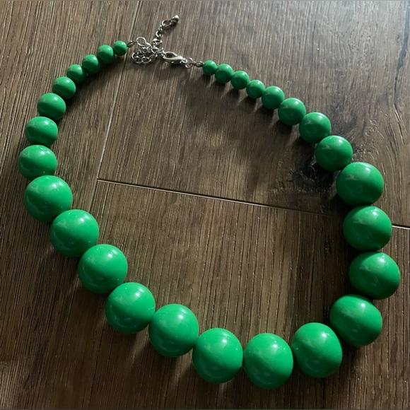 VINTAGE Green Bead Necklace - Picture 4 of 9